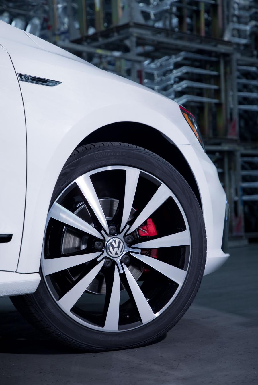 Колеса Volkswagen Passat GT (NMS) 2018 года  (фото 13 из 24)